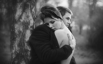 How to Keep a Guy Interested: 30 Effortlessly Easy and Sexy Ways - panties.com