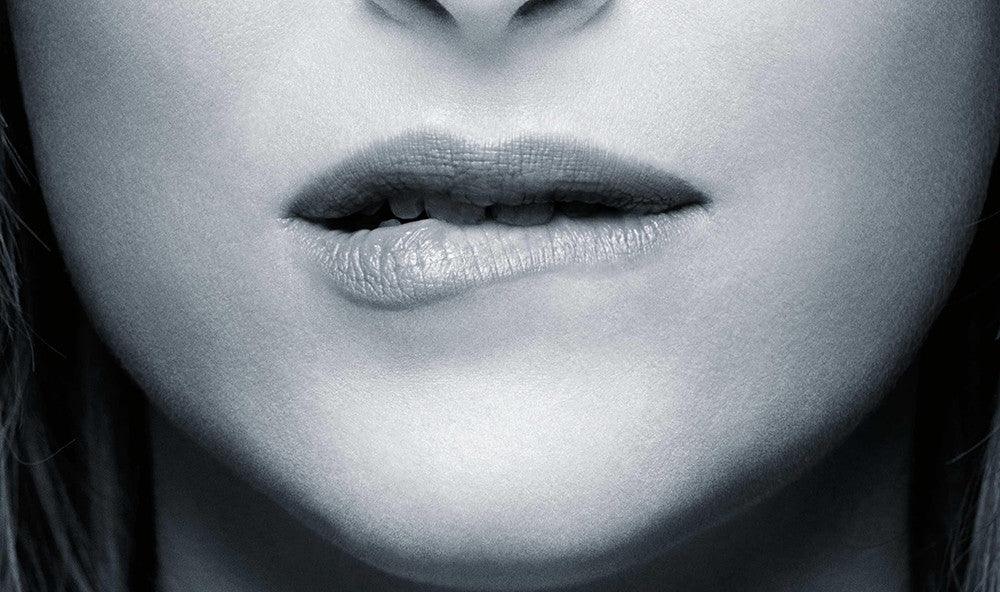 16 Signs a Woman is Attracted to You and Wants You to Make a Move - panties.com